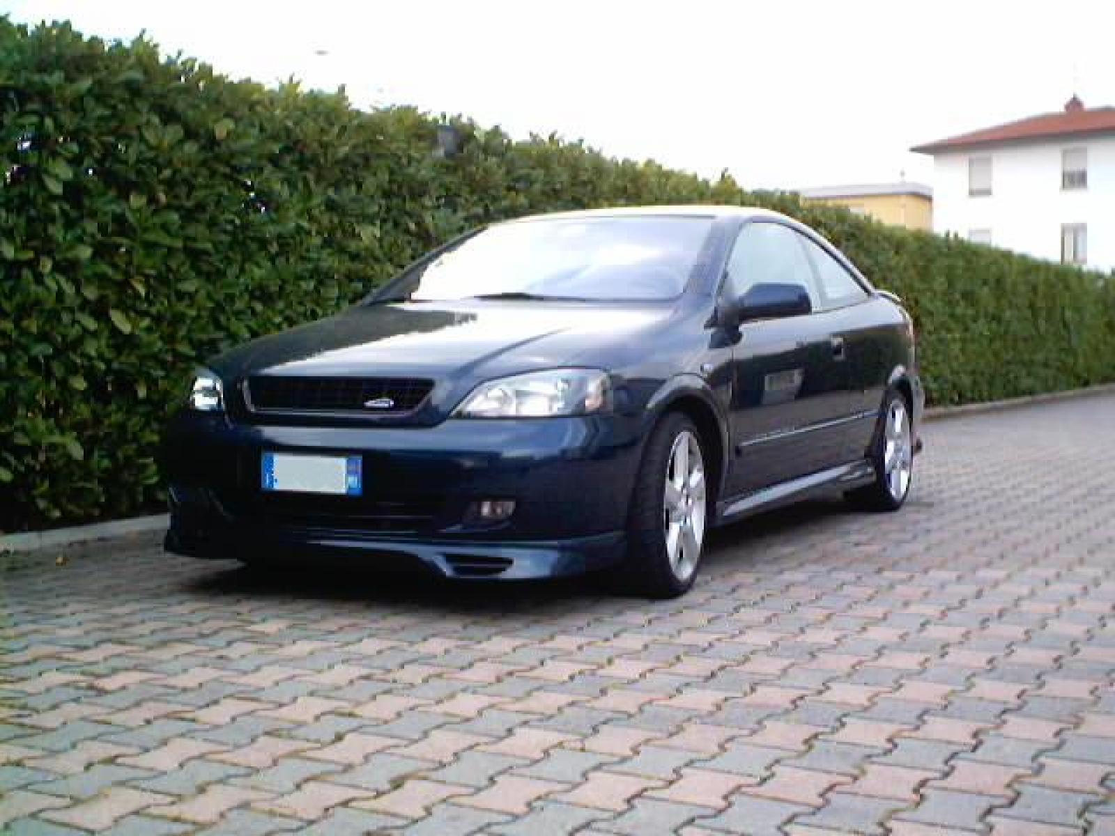 Opel Astra Coupe Pioneer